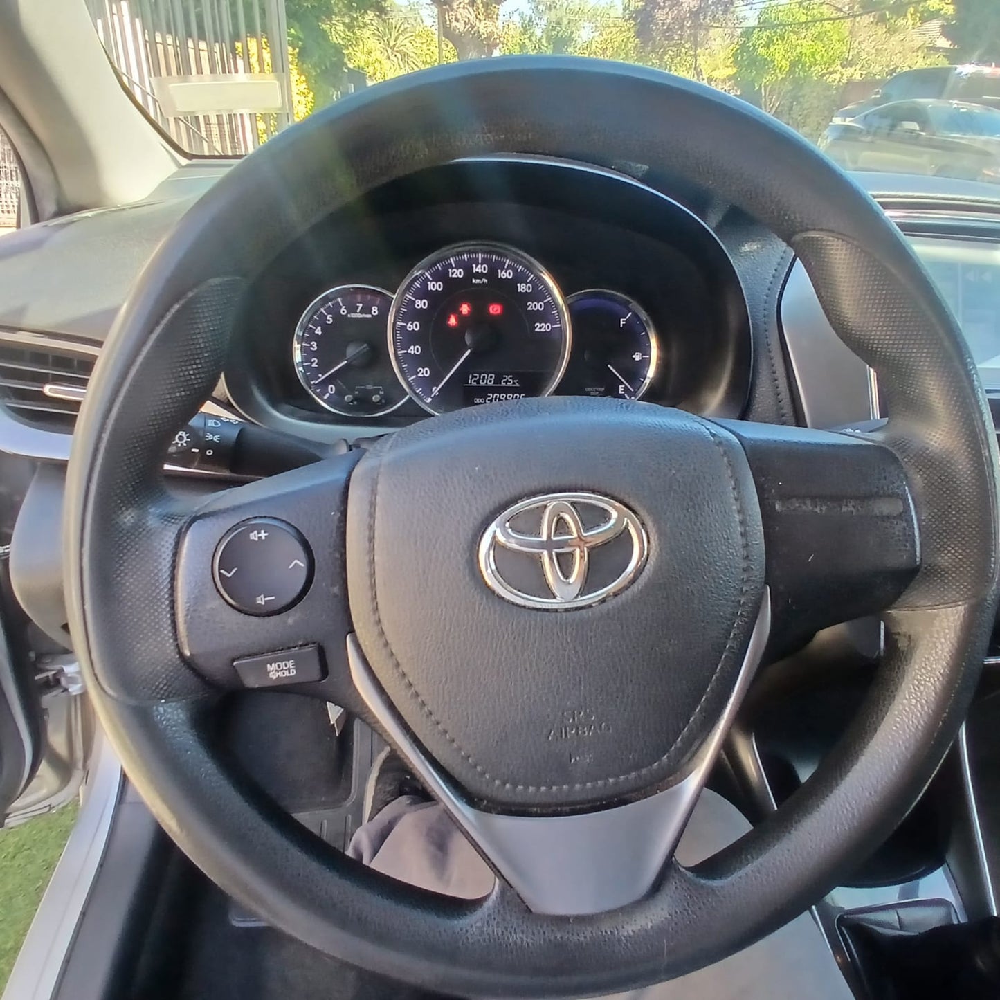 Toyota Yaris E 2021– Económico, confiable y eterno