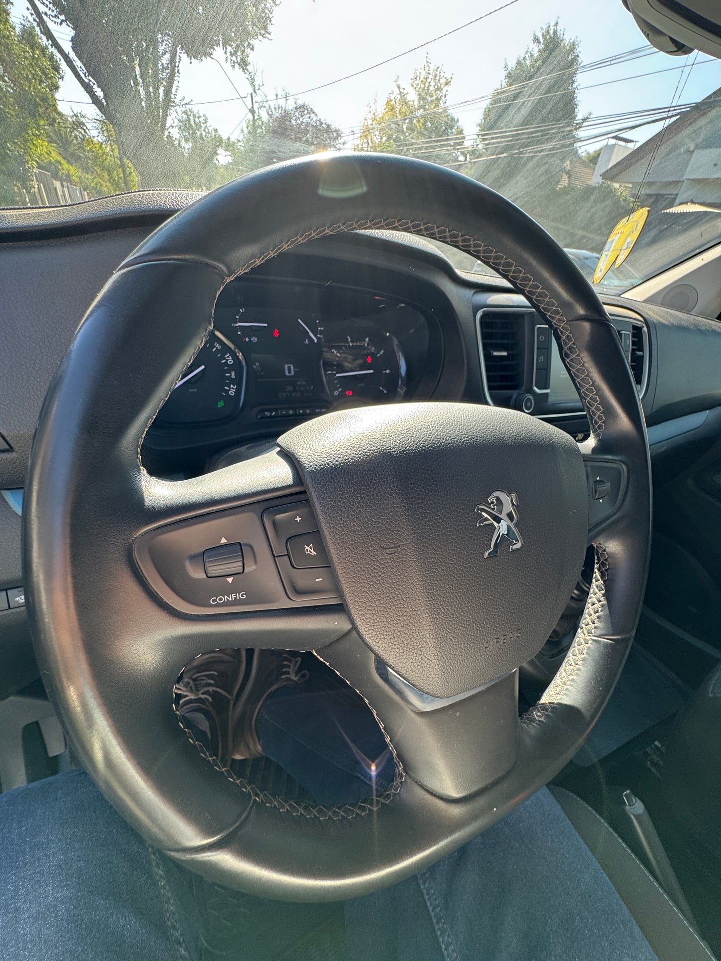 Peugeot Traveller BlueHDi 180 – Año 2021 | Full espacio y comodidad