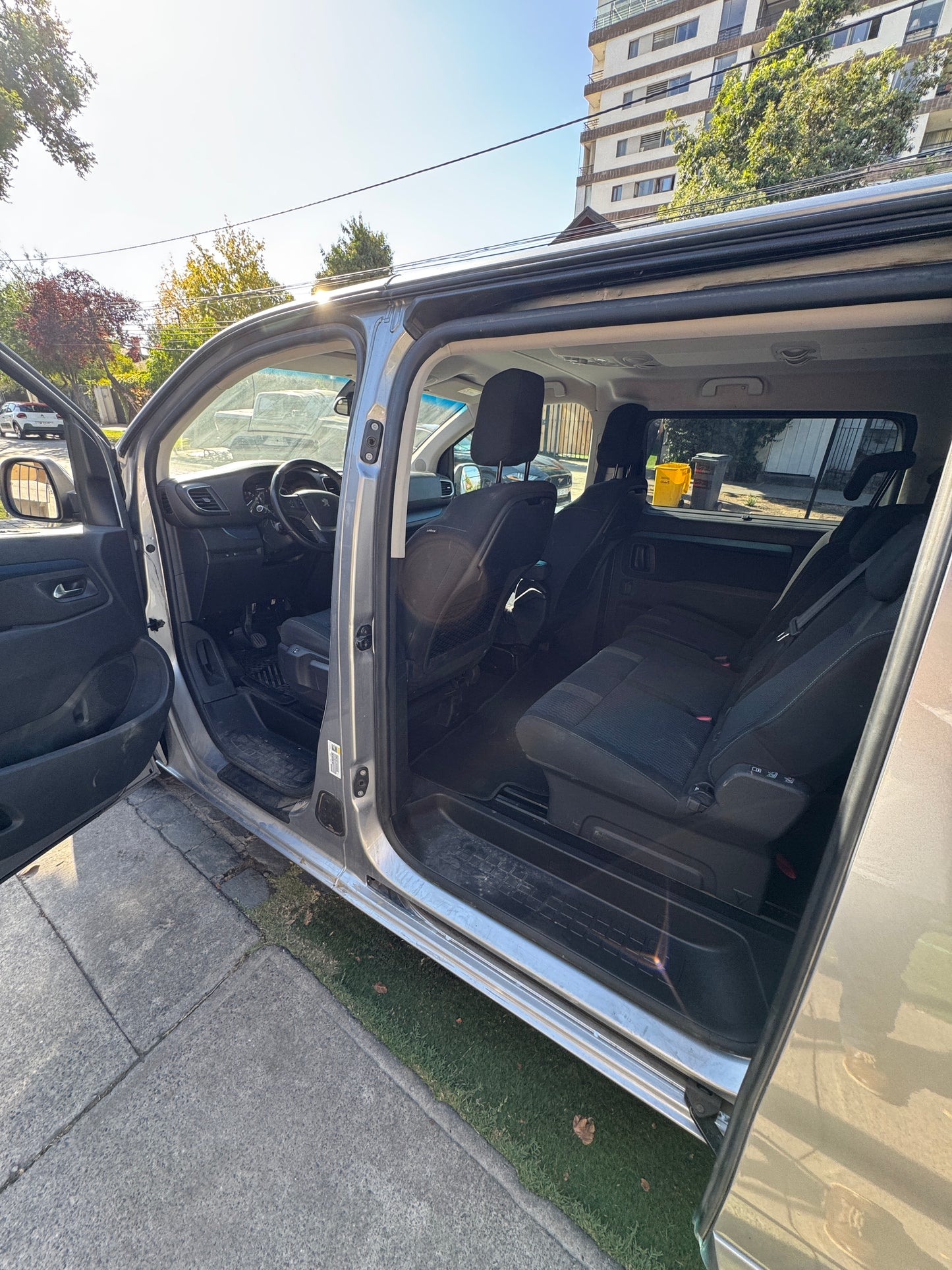 Peugeot Traveller BlueHDi 180 – Año 2021 | Full espacio y comodidad