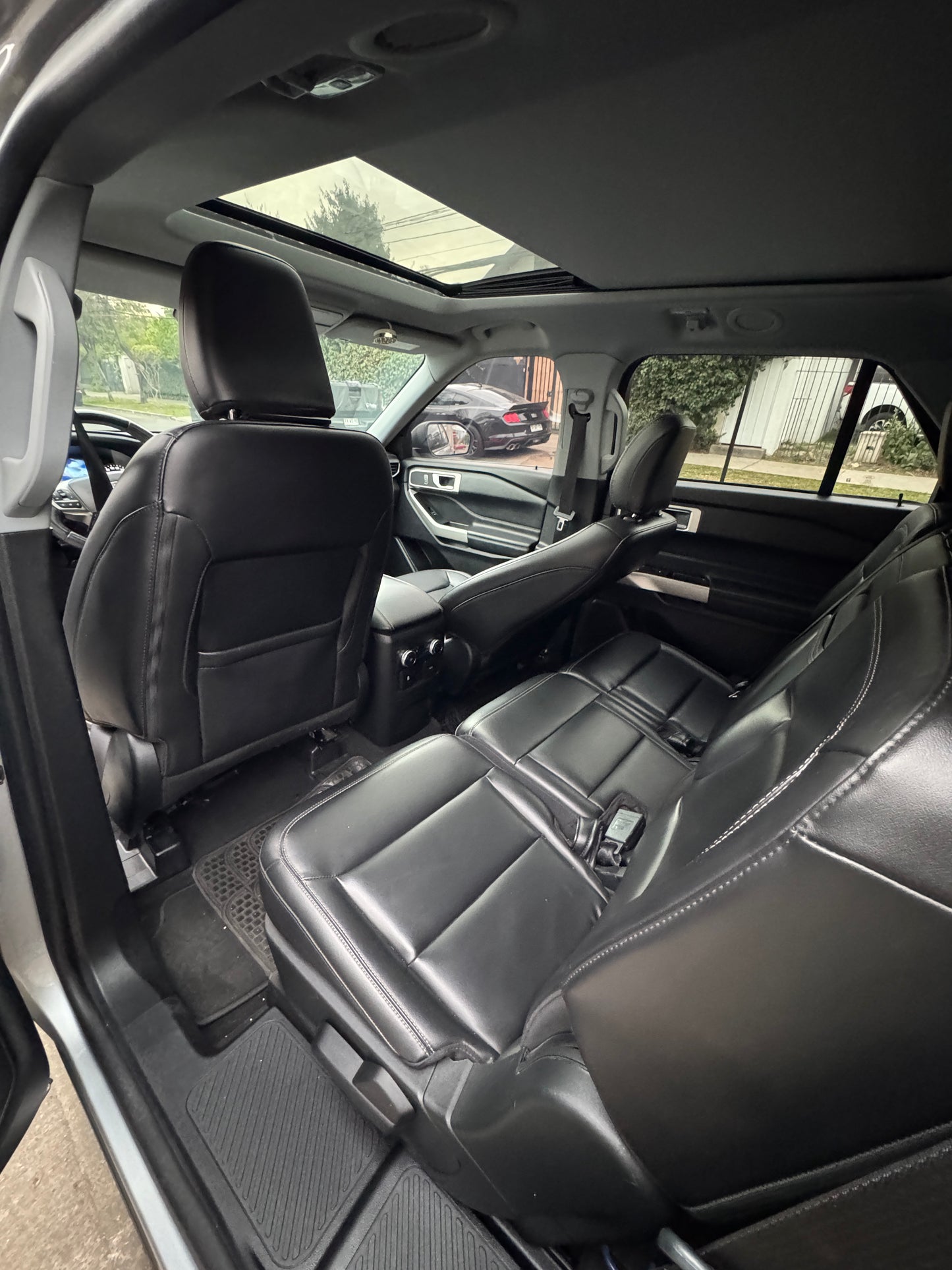 Ford Explorer XLT 2022 lo tiene todo.