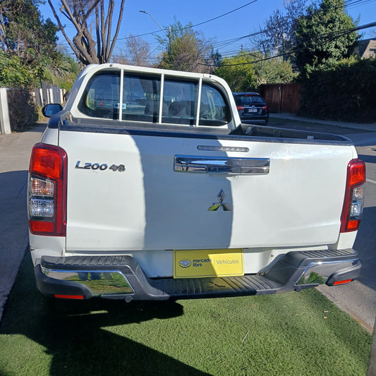 Mitsubishi L100 Katana Crt 2.4 manual 4x4