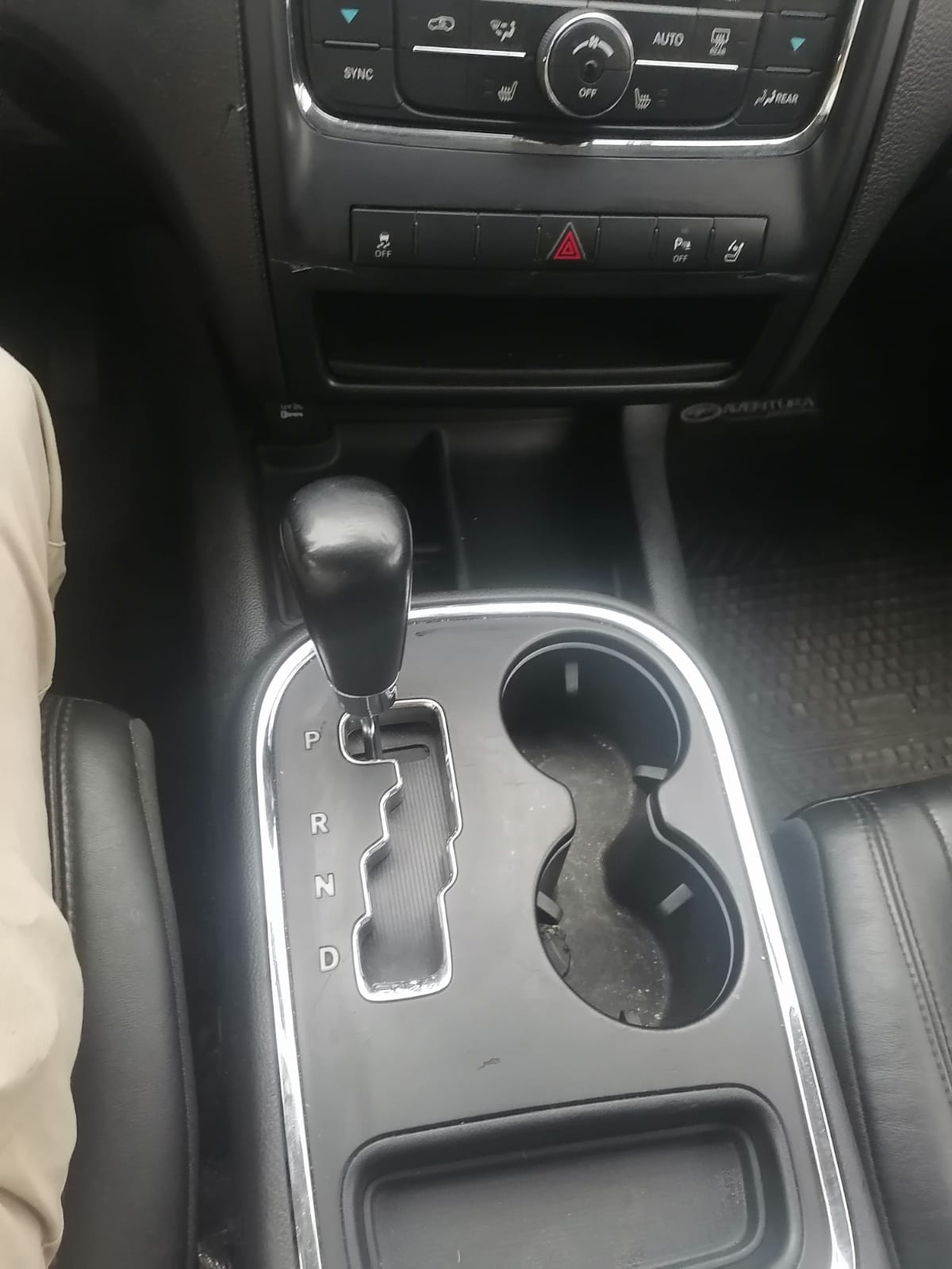 Dodge Durango 3.6 • Año 2014 • Full tamaño y comodidad