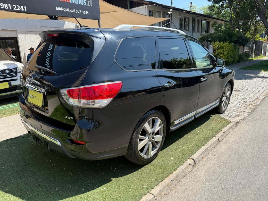 Nissan Pathfinder 2015 – 4x4 – Automática – 3 Corridas – Full Equipo