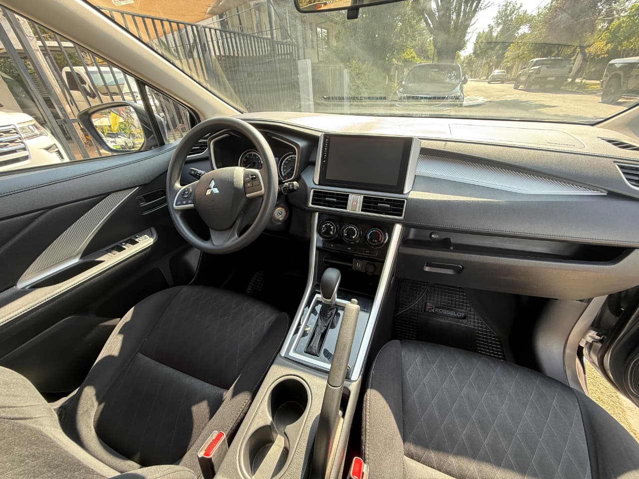 Mitsubishi Xpander 2025 | 3 corridas de asientos