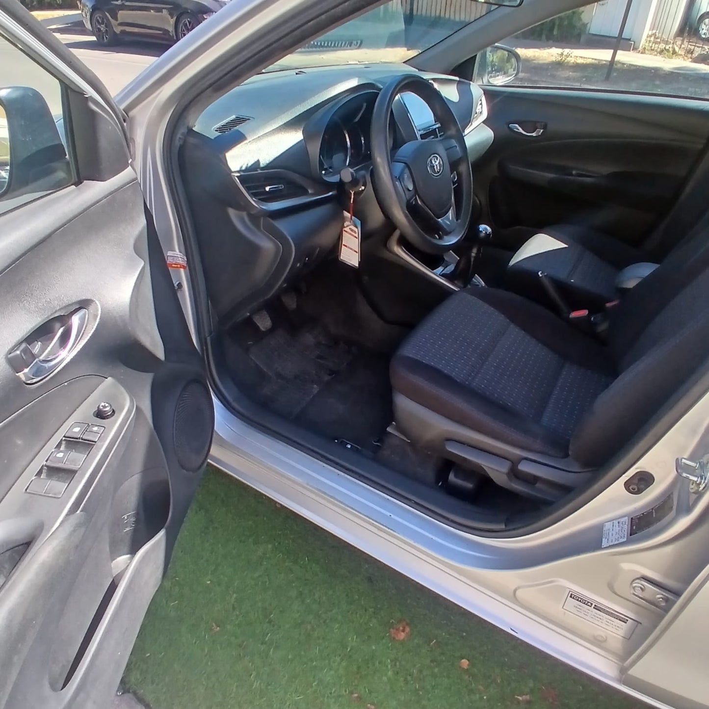 Toyota Yaris E 2021– Económico, confiable y eterno