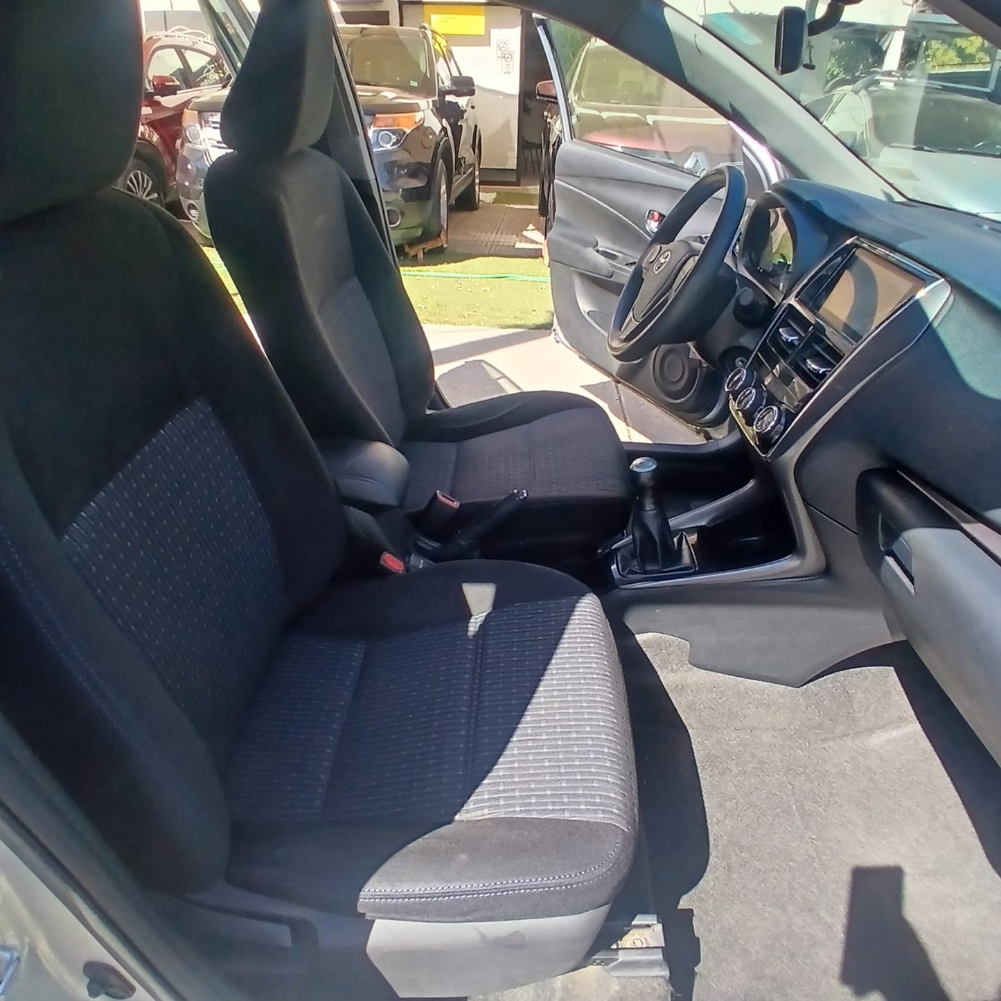 Toyota Yaris E 2021– Económico, confiable y eterno