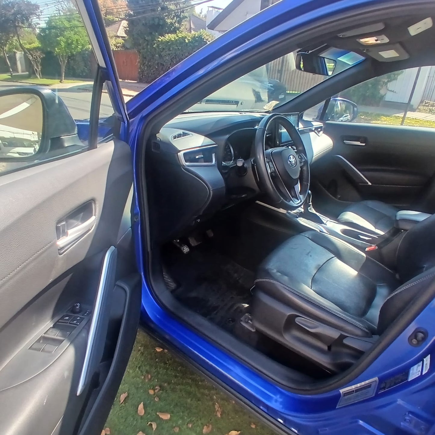 TOYOTA COROLLA CROSS 2.0 CVT 2023 – MODERNO, CÓMODO Y FULL EQUIPO