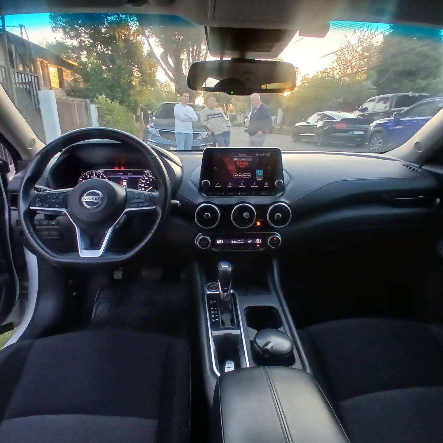 NISSAN SENTRA B18 2.0 CVT 2021 – ELEGANTE, CÓMODO Y FULL EQUIPO