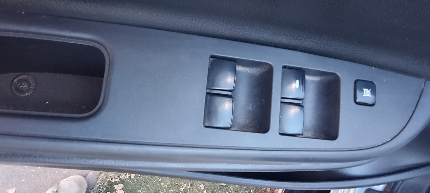 MITSUBISHI L200 KATANA CRT 4x4 AÑO 2024 – SOLO 58.000 KM