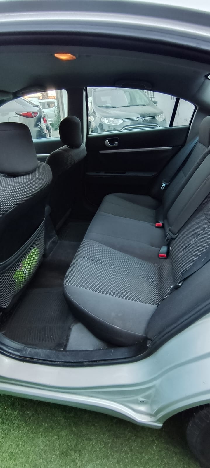 Mitsubishi Galant 2.4 Automático 2008 – Comodidad y Confiabilidad