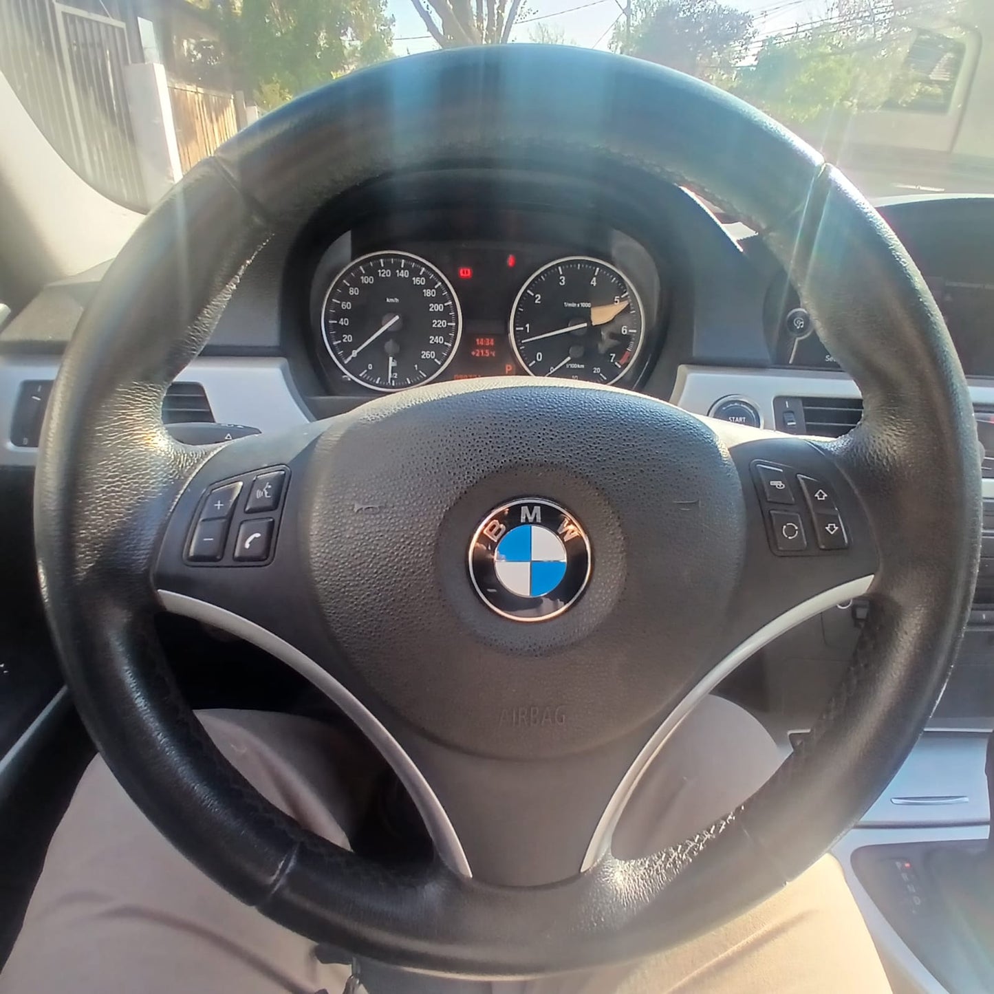 BMW 320iA FL 2.0 AUT 2012