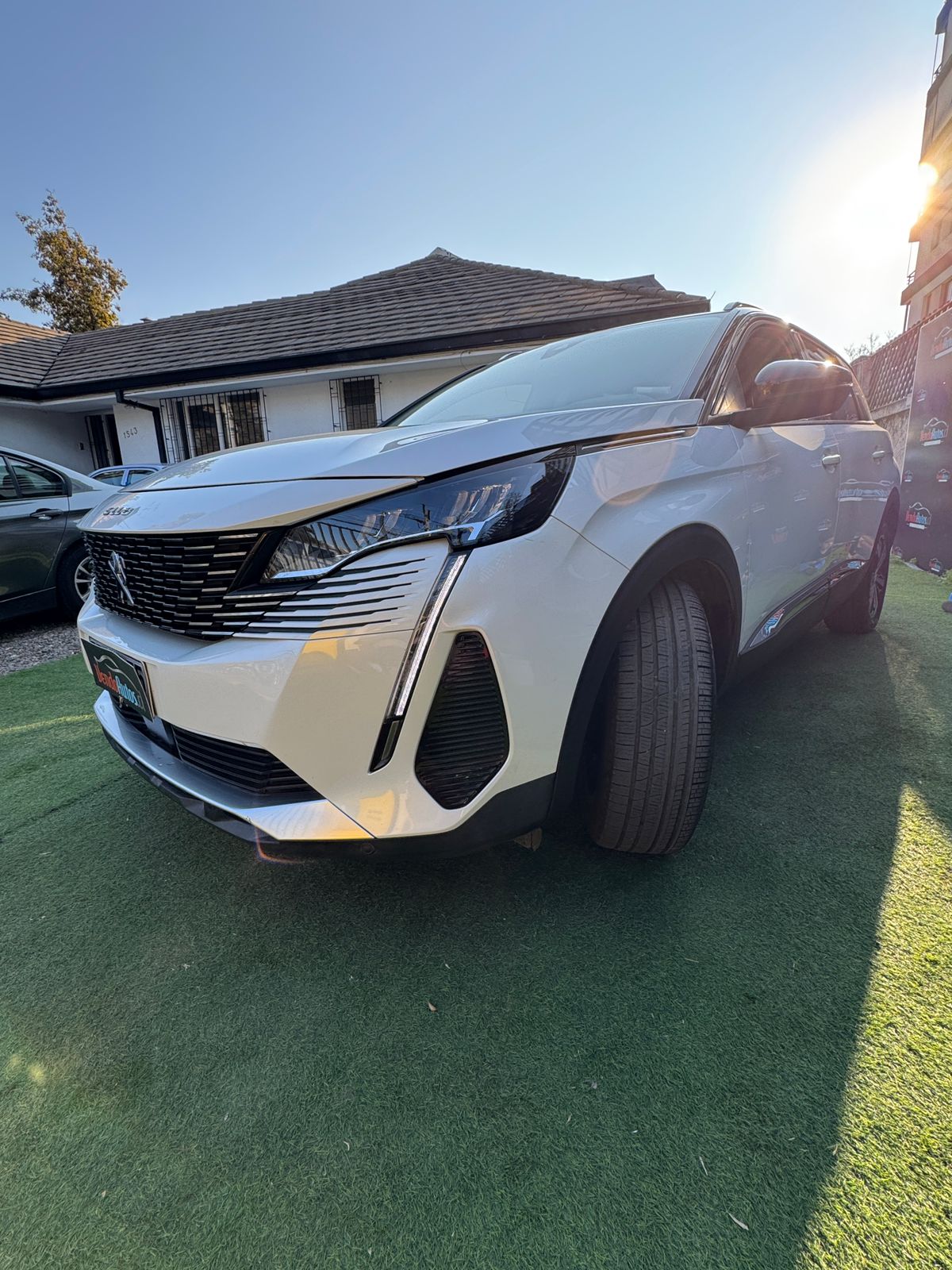 Peugeot 5008 Allure 1.5 Diésel – Elegancia y eficiencia en 3 filas 2021
