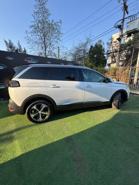 Peugeot 5008 Allure 1.5 Diésel – Elegancia y eficiencia en 3 filas 2021