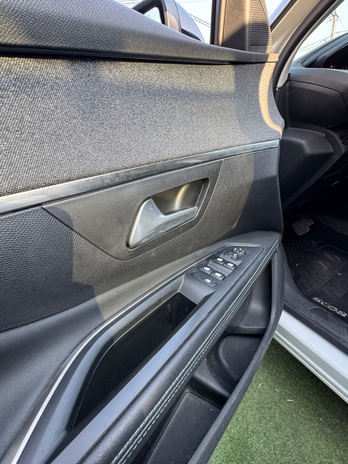 Peugeot 5008 Allure 1.5 Diésel – Elegancia y eficiencia en 3 filas 2021