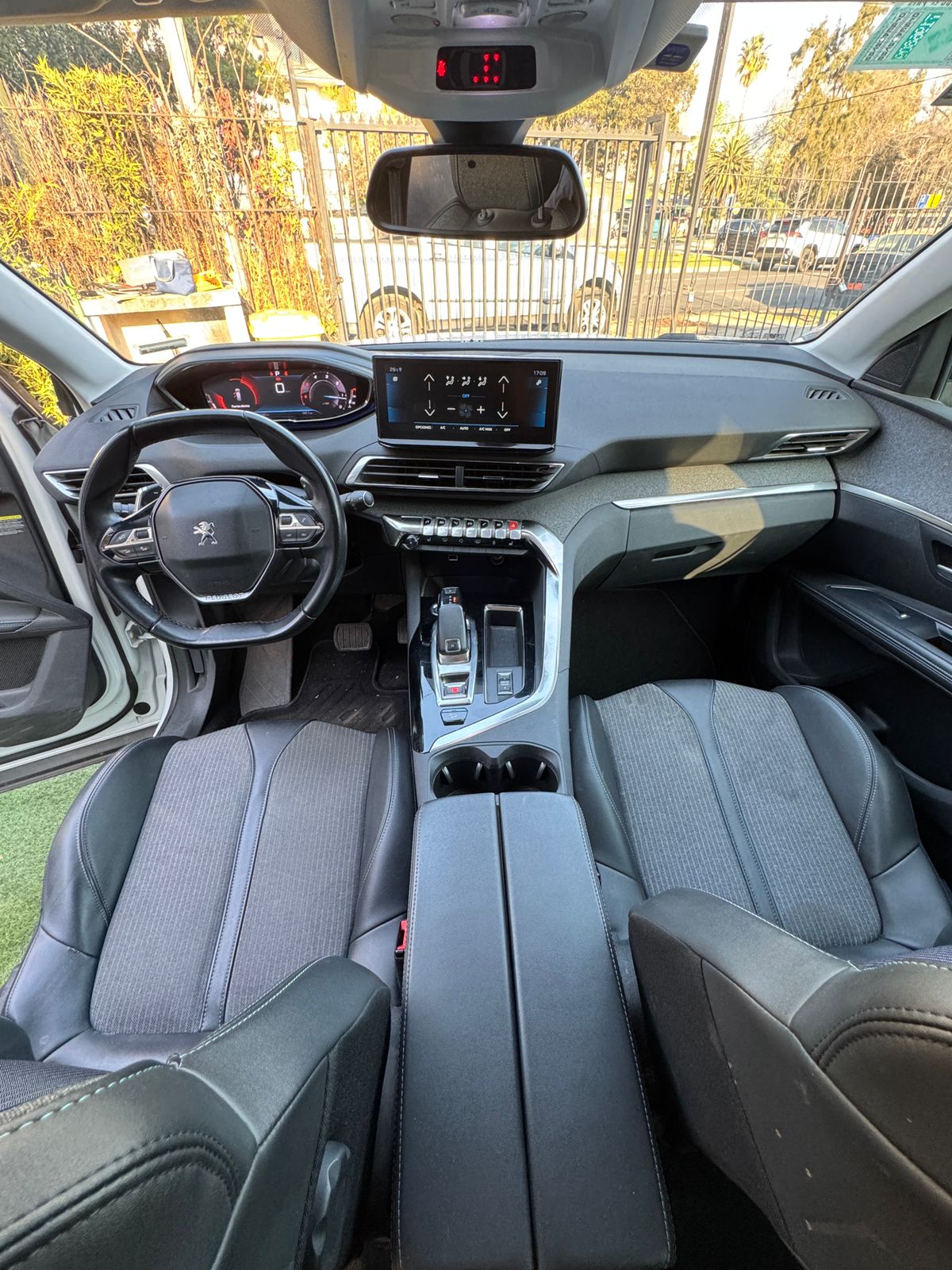 Peugeot 5008 Allure 1.5 Diésel – Elegancia y eficiencia en 3 filas 2021