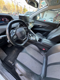 Peugeot 5008 Allure 1.5 Diésel – Elegancia y eficiencia en 3 filas 2021
