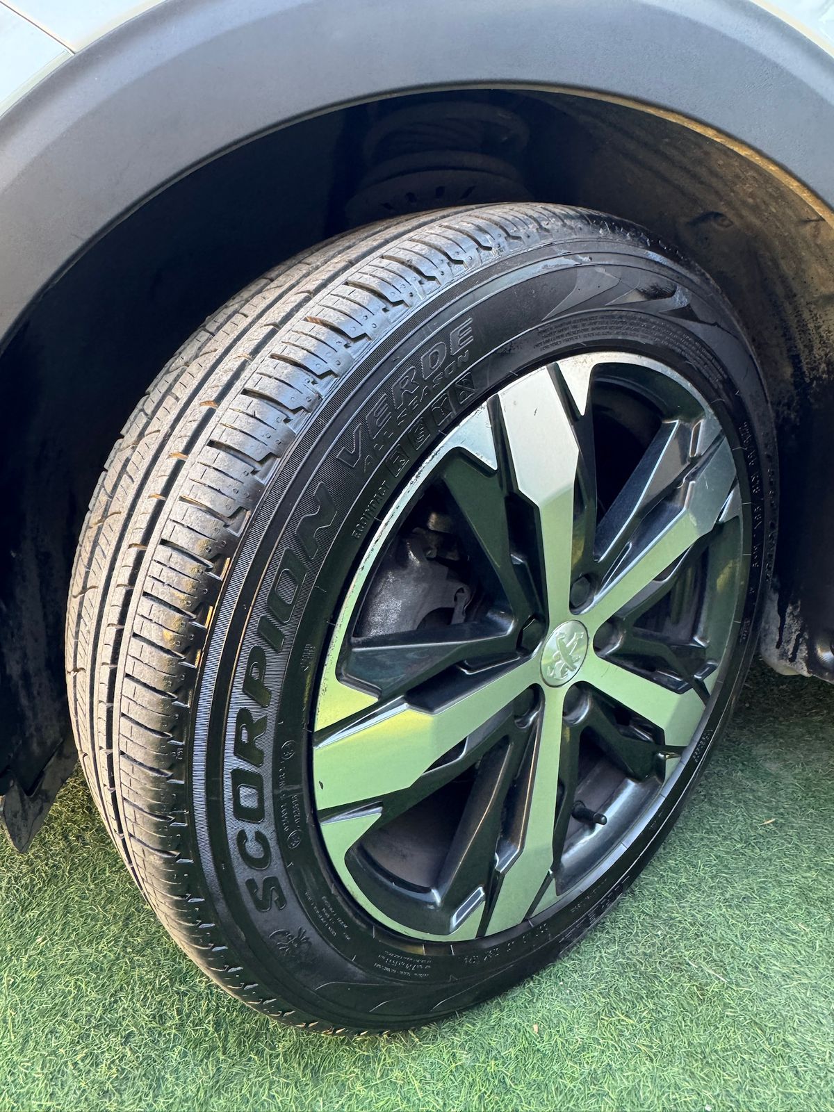 Peugeot 5008 Allure 1.5 Diésel – Elegancia y eficiencia en 3 filas 2021