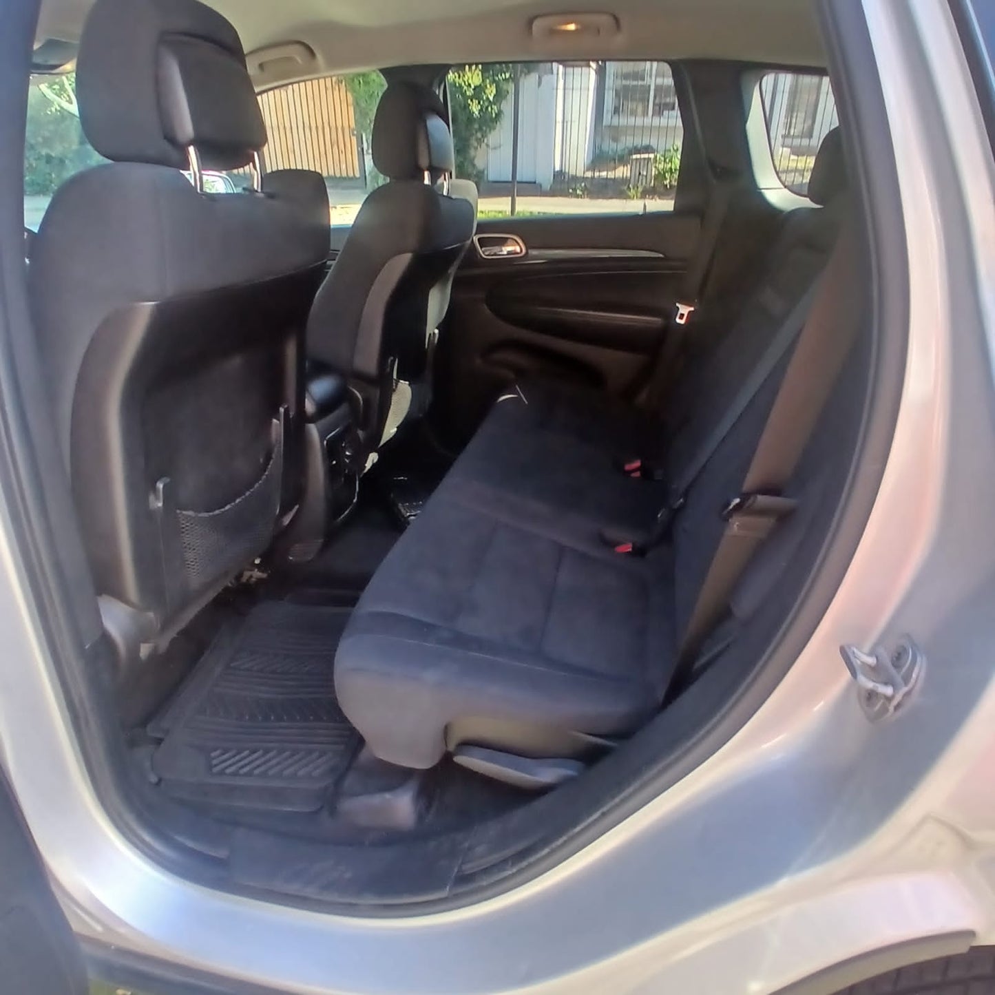 Jeep Grand Cherokee 2012 Laredo 3.6 AT – Potencia, seguridad y confort en un solo SUV
