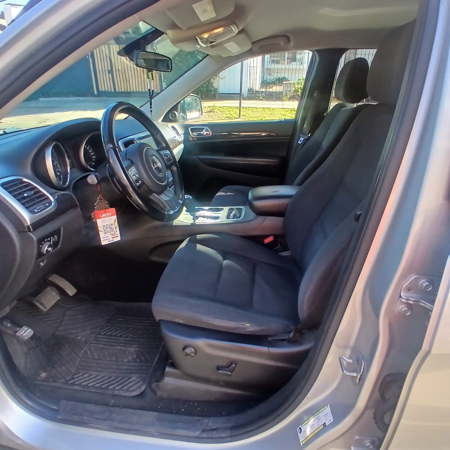 Jeep Grand Cherokee 2012 Laredo 3.6 AT – Potencia, seguridad y confort en un solo SUV