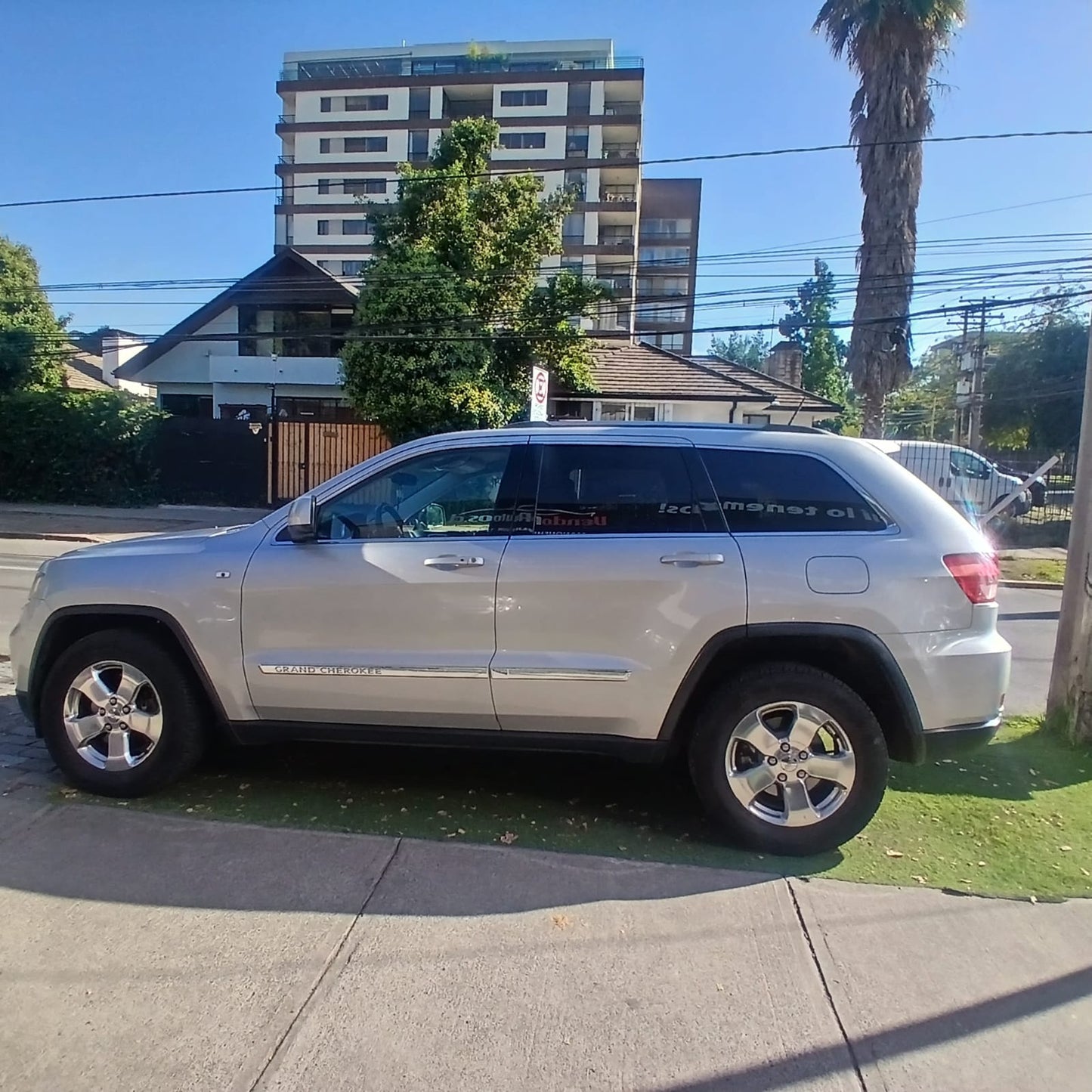 Jeep Grand Cherokee 2012 Laredo 3.6 AT – Potencia, seguridad y confort en un solo SUV