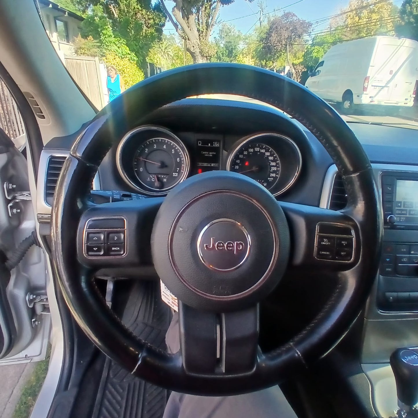 Jeep Grand Cherokee 2012 Laredo 3.6 AT – Potencia, seguridad y confort en un solo SUV